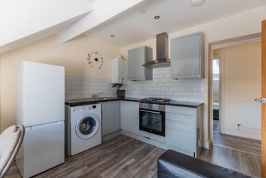 2 bed house, Cyril Crescent, Adamstown, Cardiff, CF241DQ - Image 5